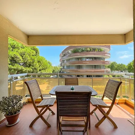 With Balcony Near The 아파트