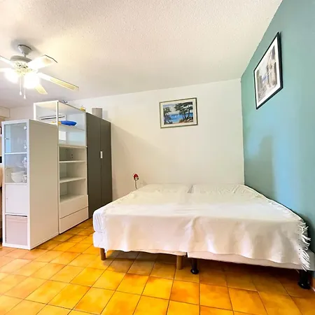 With Balcony Near The 아파트 *