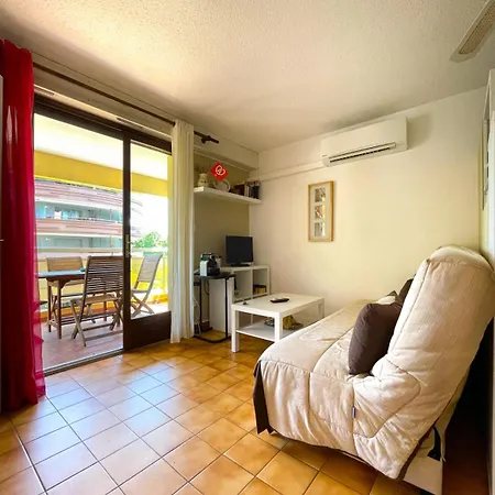 With Balcony Near The Apartmán